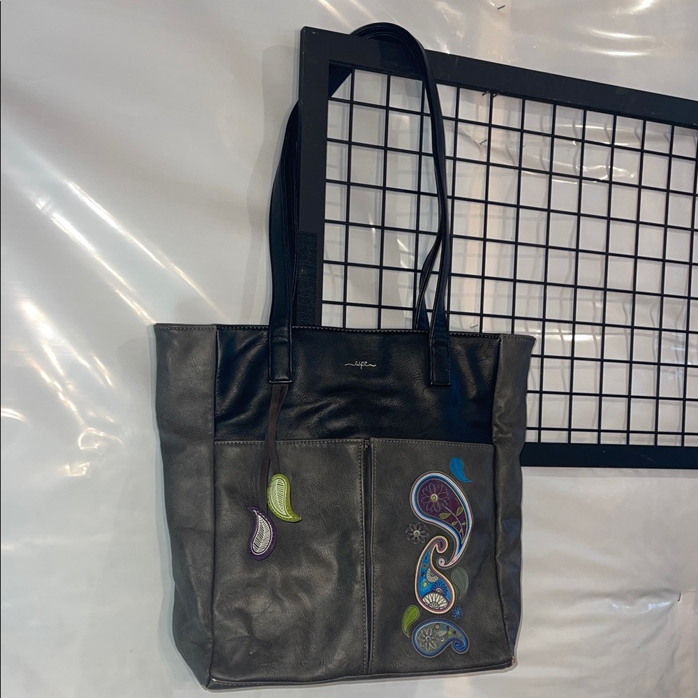 Espe - Elegant Shoulder Bag with Paisley Design- zipper closure